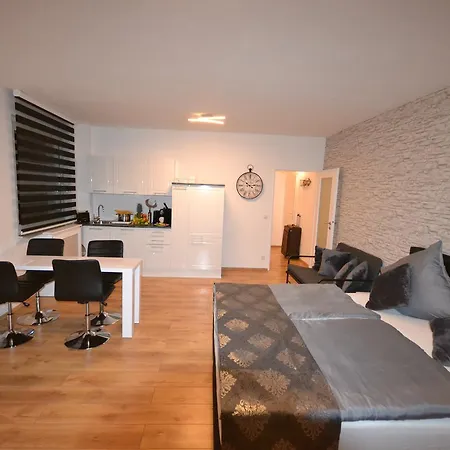 Madame Tower Apartman *