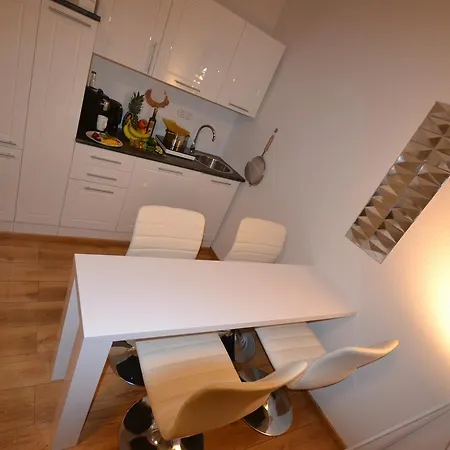 Madame Tower Apartment Cologne