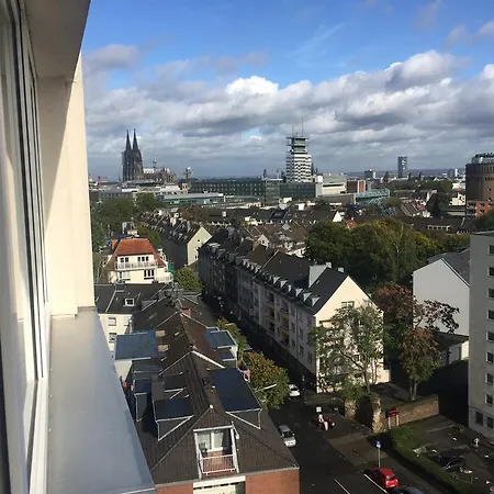 Madame Tower アパート *